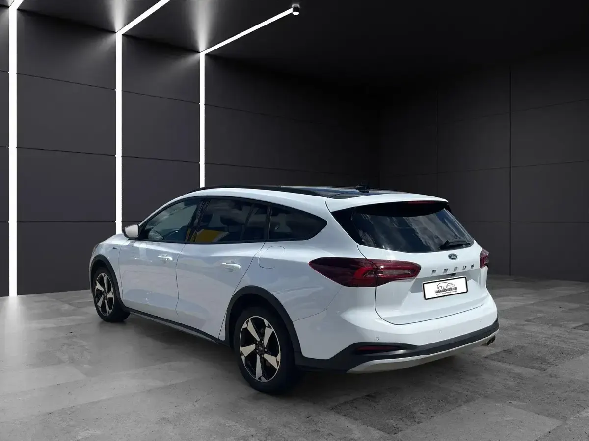 Gebraucht Ford Focus Active X 155 PS (114 kW) 2024 Weiß Kombi