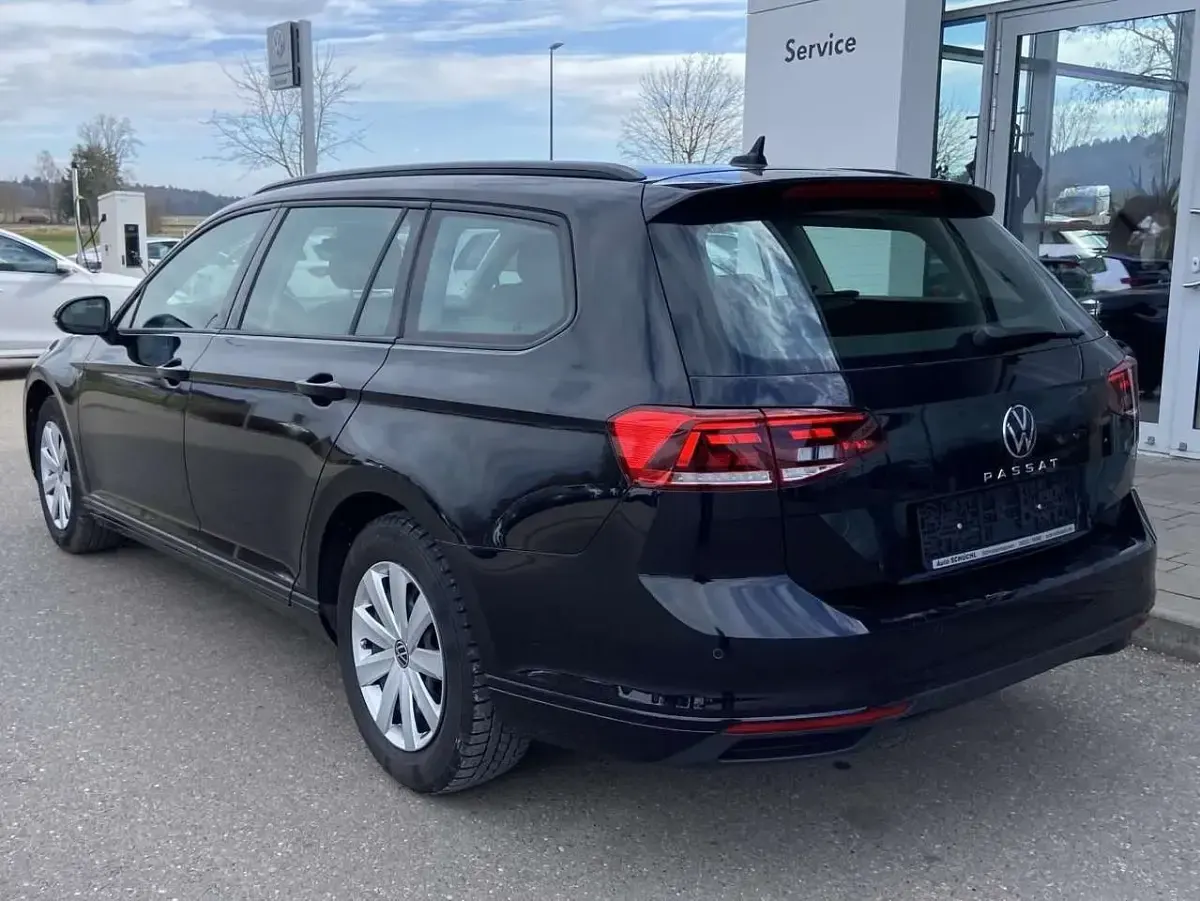 Gebraucht VW Passat 150 PS (110 kW) 2022 Schwarz Kombi