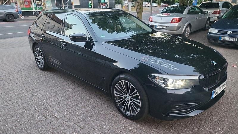 Schwarz Gebraucht 2019 BMW 530 Sport Line Limousine | 19.250 € - Bild 1/4