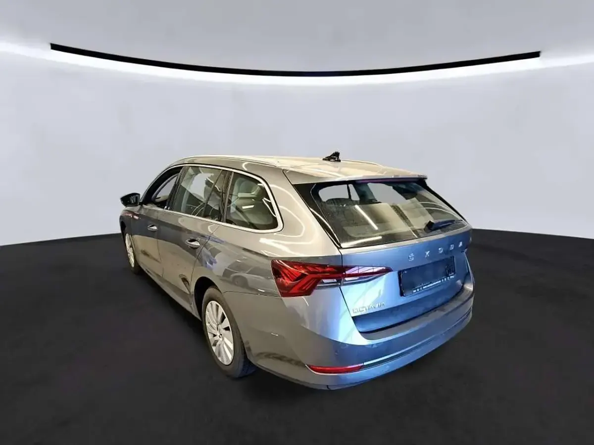 Gebraucht Skoda Octavia Style 116 PS (85 kW) 2023 Grau Kombi