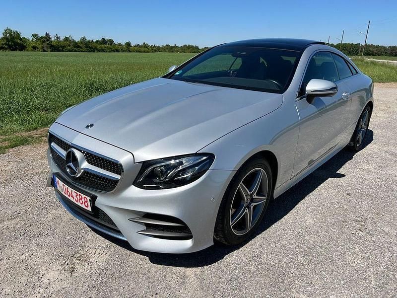 Silber Gebraucht 2020 Mercedes E200 AMG line Coupé | 33.000 € (Superpreis) - Bild 1/4