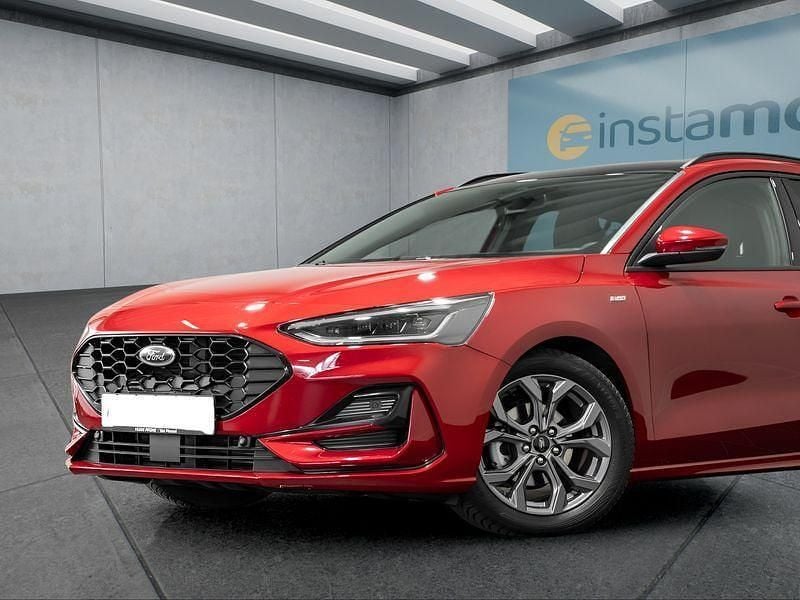 Rot Gebraucht 2024 Ford Focus ST-Line Kombi | 28.049 € (Fairer Preis) - Bild 1/4