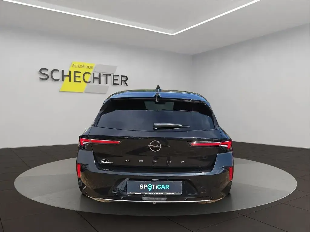 Gebraucht Opel Astra Elegance 131 PS (96 kW) 2022 Karbon schwarz metallic (metallic) Kleinwagen