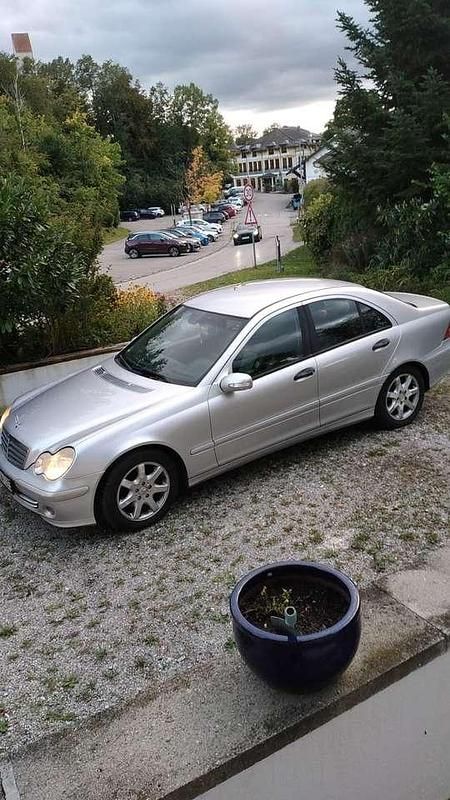 Grau Gebraucht 2005 Mercedes C220 Classic Limousine | 2.700 € (Fairer Preis) - Bild 1/4