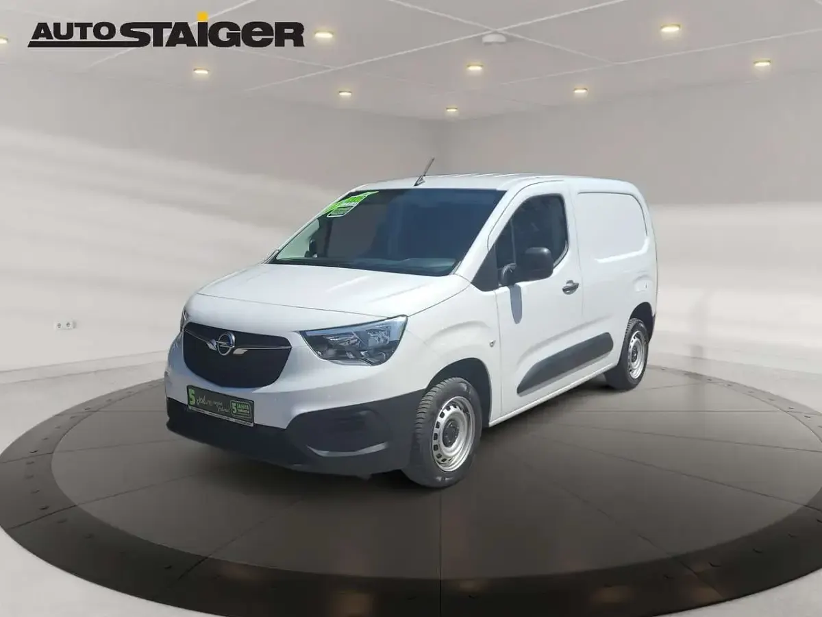 Gebraucht Opel Combo 102 PS (75 kW) 2024 Lackierung weiss icy/typ ausse Van / Kleinbus