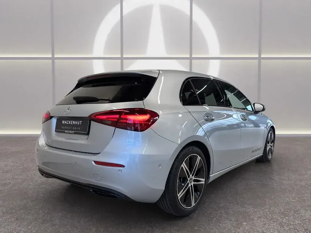 Gebraucht Mercedes A200 Advanced 163 PS (119 kW) 2026 Silber Limousine
