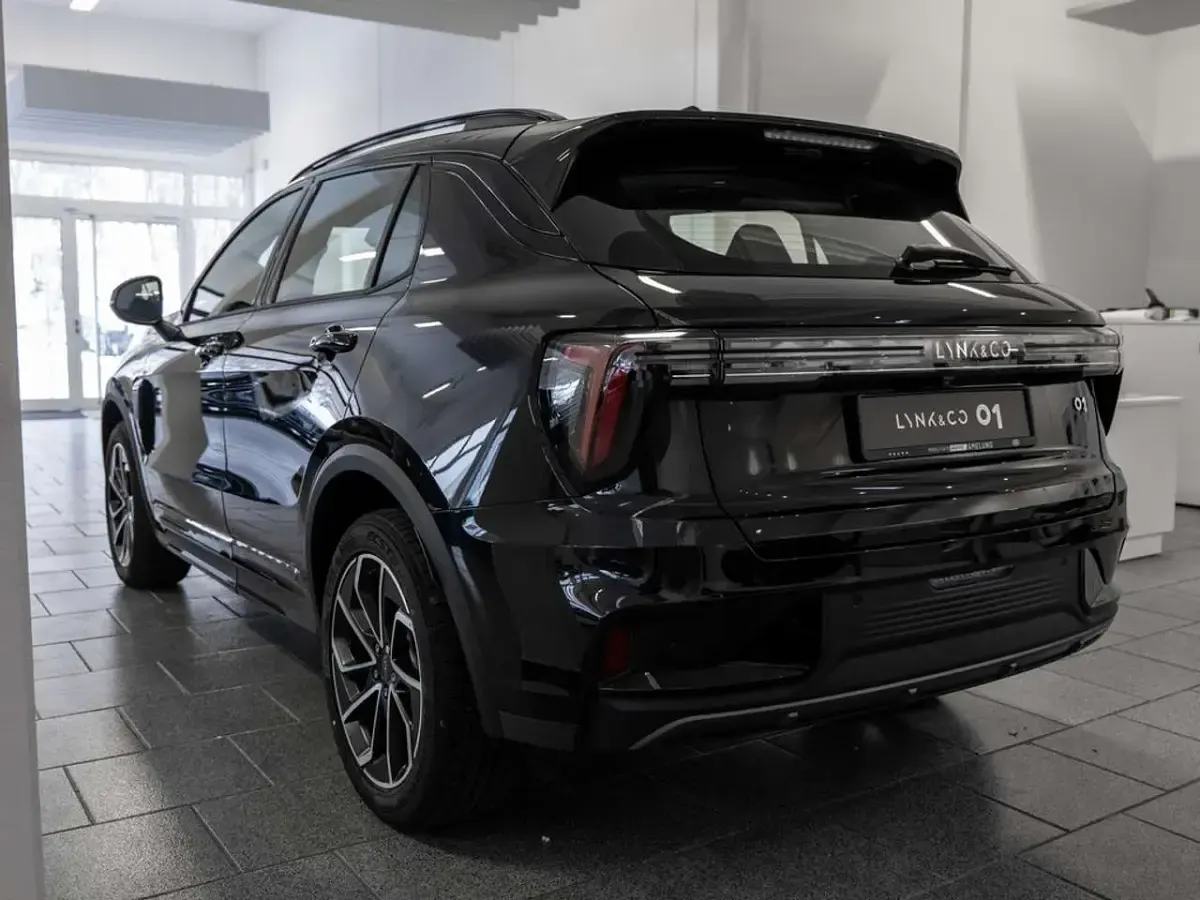 Nouă Lynk & Co 01 280 CP (205 kW) 2026 Negru SUV