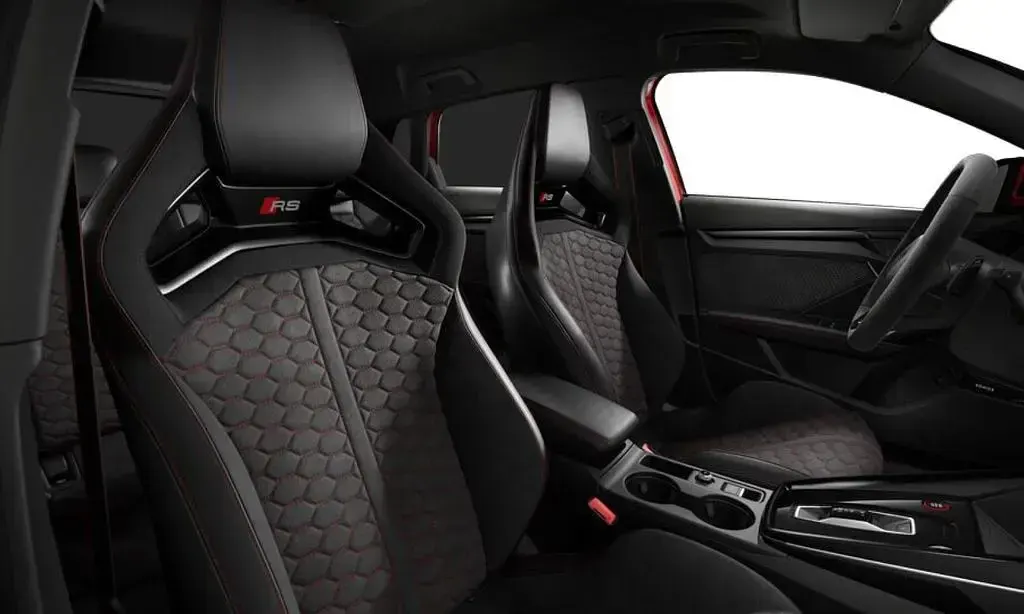 Gebraucht Audi RS3 Ambiente 400 PS (294 kW) 2026 Rot Limousine