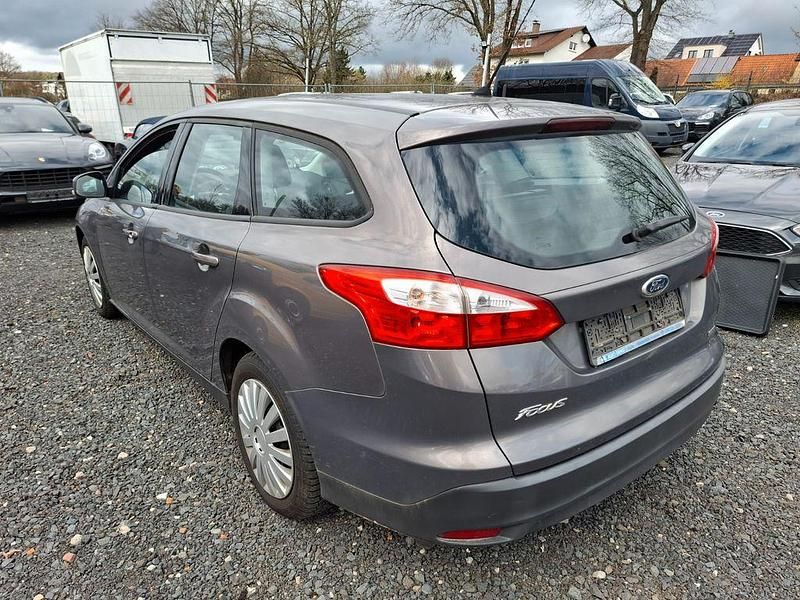 Gebraucht Ford Focus Trend 125 PS (91 kW) 2013 Braun Limousine