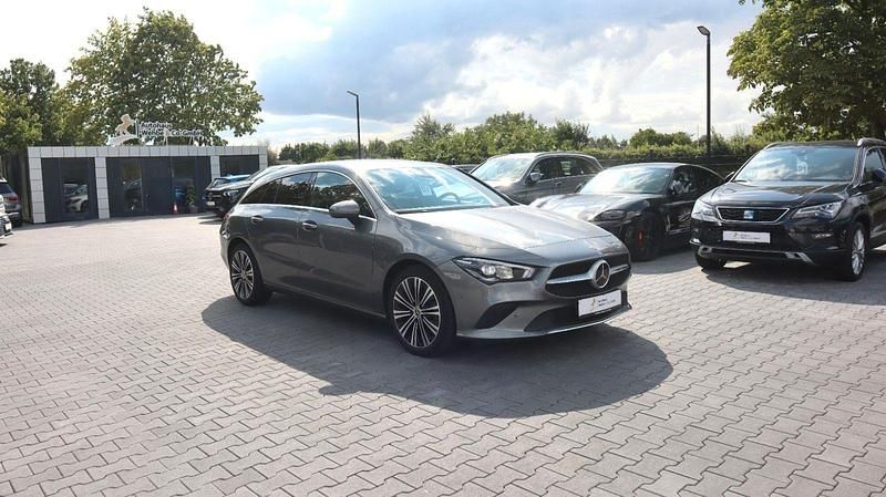 Grau Gebraucht 2020 Mercedes CLA200 Kombi | 22.100 € (Fairer Preis) - Bild 1/4