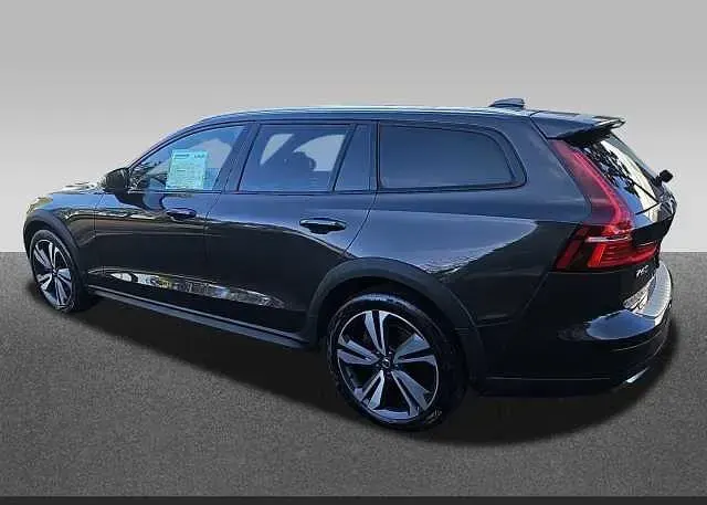 Gebraucht Volvo V60 CC 145 PS (106 kW) 2024 Kombi