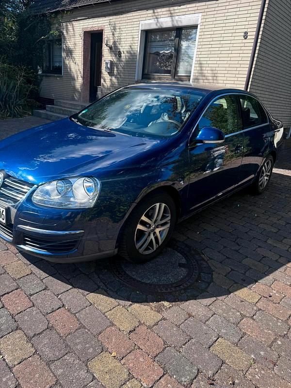 Blau Gebraucht 2005 VW Jetta Limousine | 2.650 € (Etwas zu teuer) - Bild 1/4