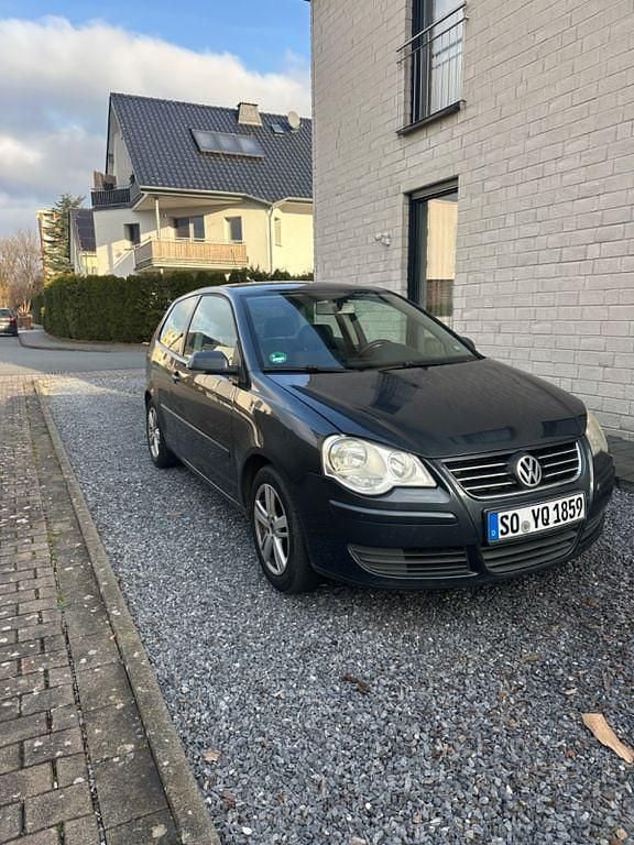 Grau Gebraucht 2005 VW Polo Kleinwagen | 2.400 € (Etwas zu teuer) - Bild 1/4