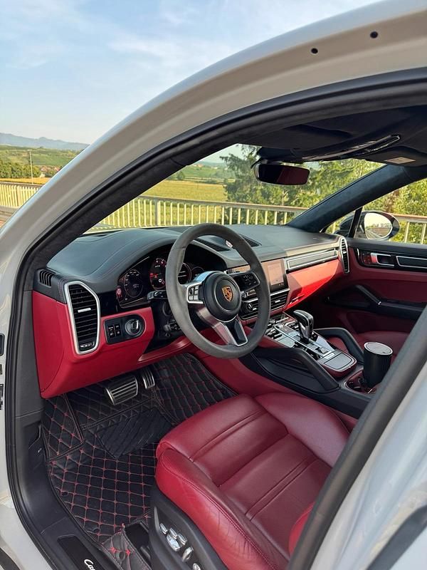 Gebraucht Porsche Cayenne Turbo 460 PS (338 kW) 2021 Andere farben SUV