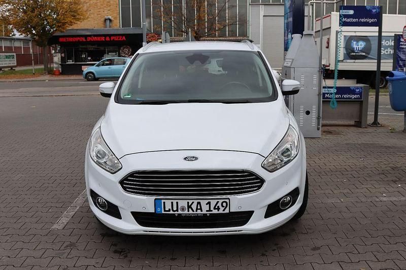Weiß Gebraucht 2016 Ford S-MAX Business Edition Van / Kleinbus | 11.900 € (Etwas zu teuer) - Bild 1/4