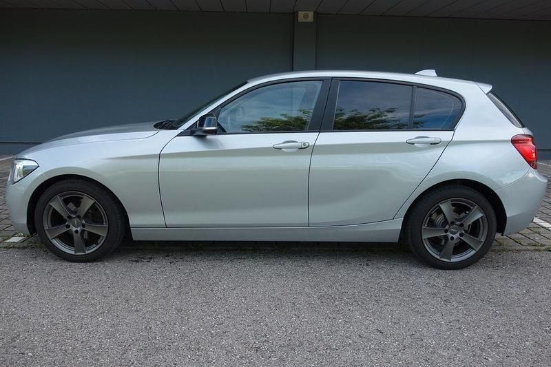 Silber Gebraucht 2014 BMW 120 Advantage Kleinwagen | 7.599 € (Fairer Preis) - Bild 1/4