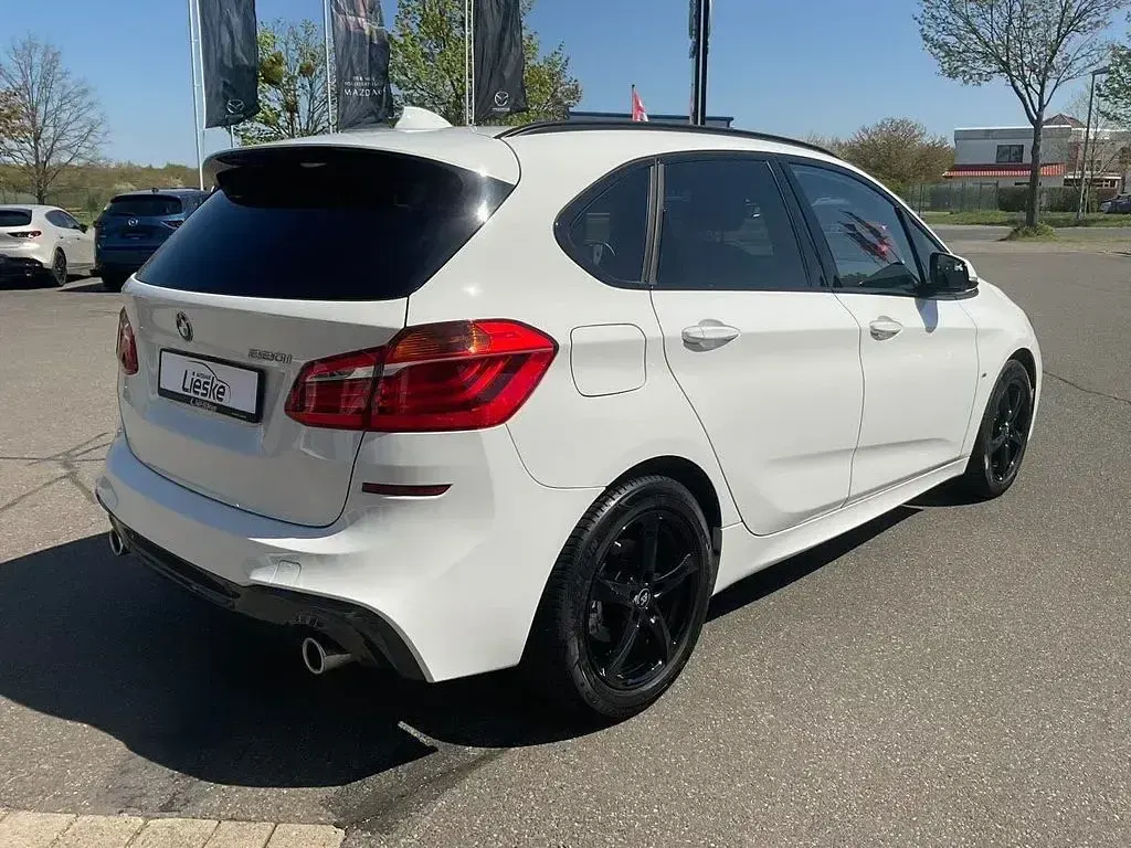 Gebraucht BMW 220 Active Tourer M Sport 192 PS (141 kW) 2019 Alpinweiß uni Van / Kleinbus