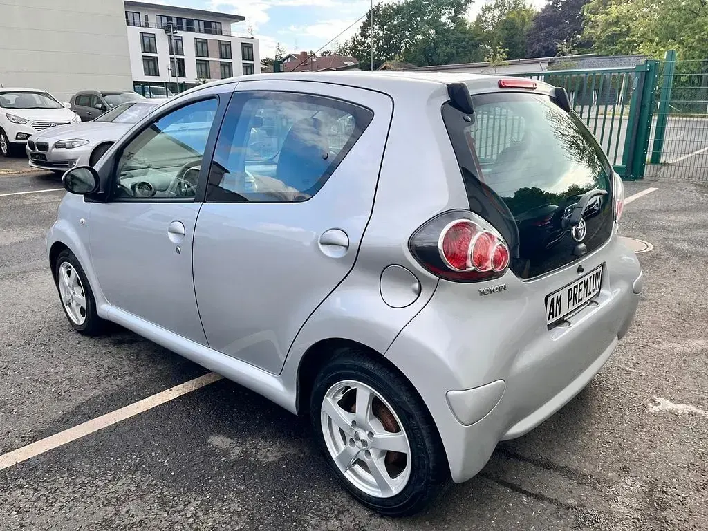 Gebraucht Toyota Aygo City 68 PS (50 kW) 2011 Silber Kleinwagen