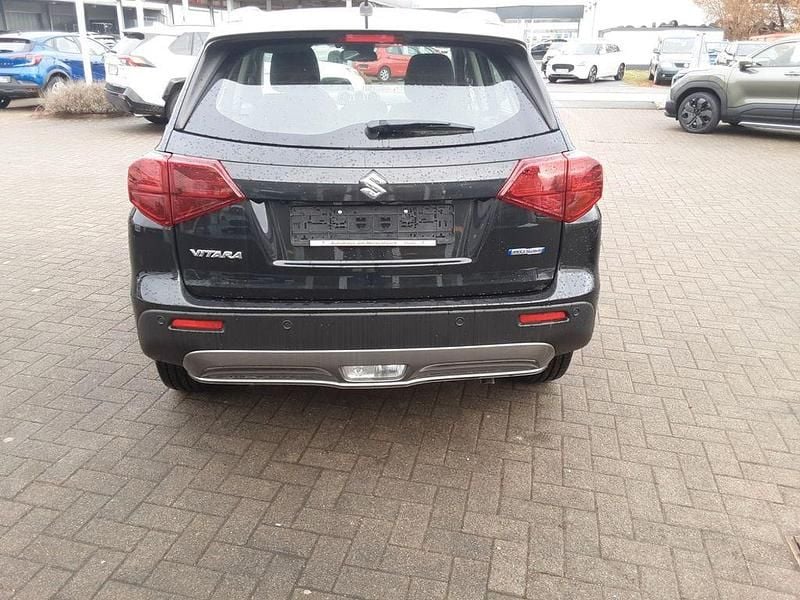 Neu Suzuki Vitara Club 129 PS (94 kW) 2026 Schwarz SUV
