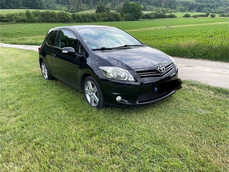 Schwarz Gebraucht 2011 Toyota Auris Club Limousine | 4.650 € (Guter Preis) - Bild 1/4