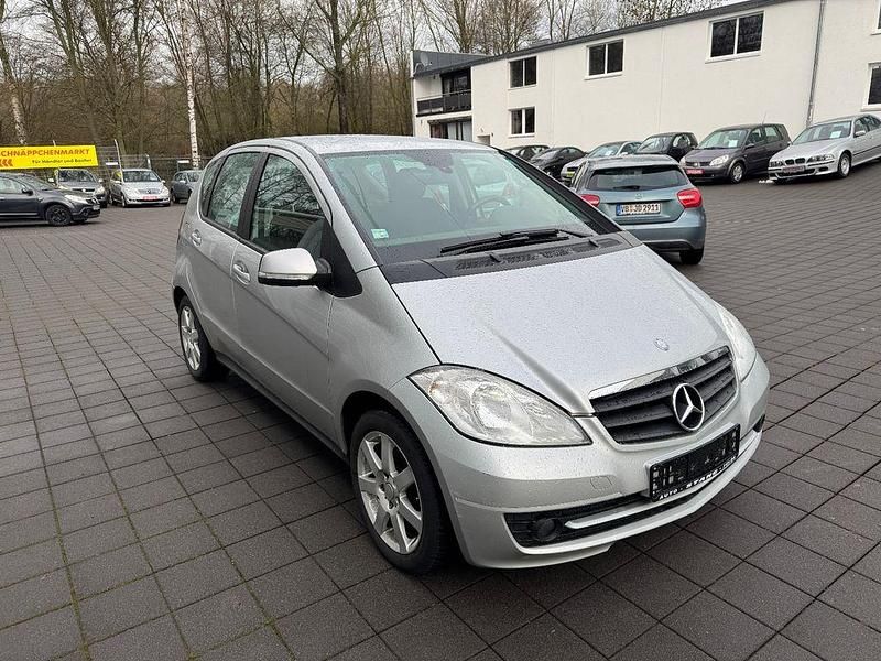 Gebraucht Mercedes A180 109 PS (80 kW) 2011 Silber Limousine