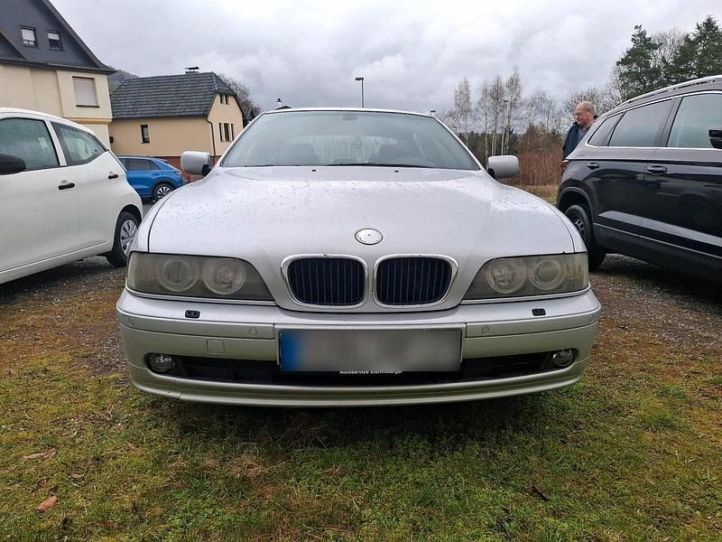 Gebraucht BMW 520 170 PS (125 kW) 2002 Silber Limousine