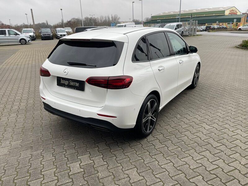 Gebraucht Mercedes B220 Progressive 190 PS (139 kW) 2023 Unilack polarweiß Van / Kleinbus