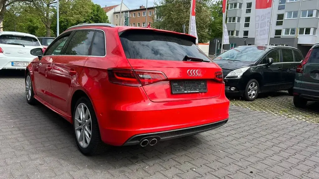 Gebraucht Audi A3 Ambiente 150 PS (110 kW) 2016 Rot Limousine