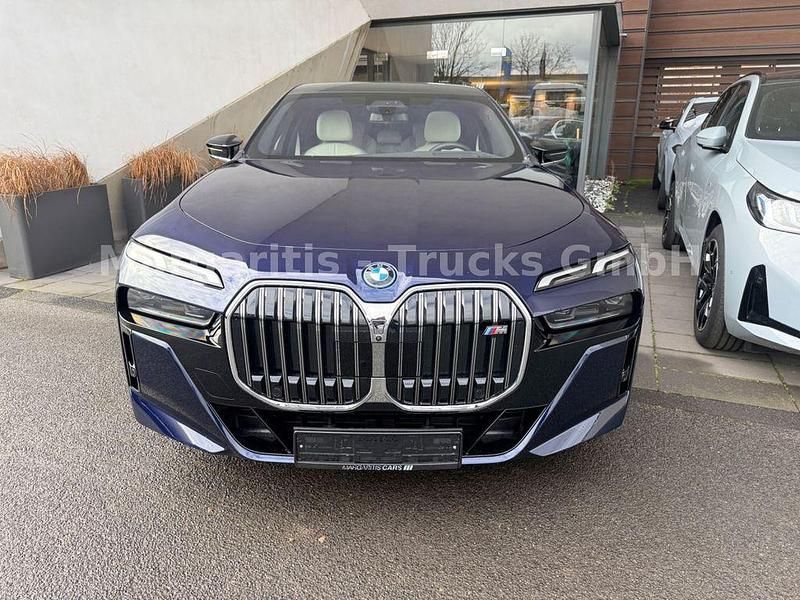 Gebraucht BMW M760e Performance 581 PS (427 kW) 2024 Blau Limousine