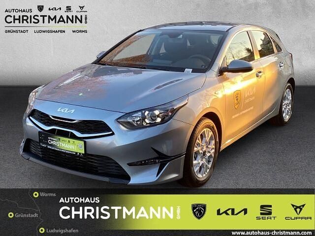 Silber Gebraucht 2024 Kia Ceed Comfort Kleinwagen | 21.490 € (Fairer Preis) - Bild 1/2