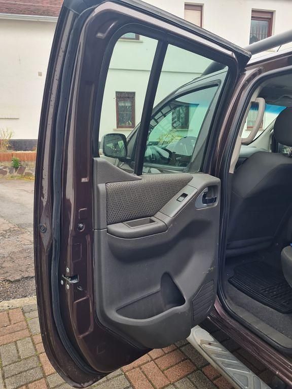 Braun Gebraucht 2014 Nissan Navara Abholung | 17.000 € (Etwas zu teuer) - Bild 1/4