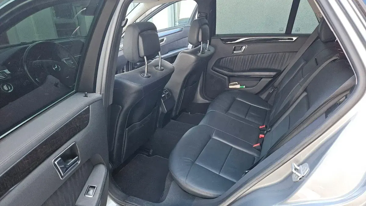 Gebraucht Mercedes E200 Avantgarde 136 PS (100 kW) 2011 Grau Kombi