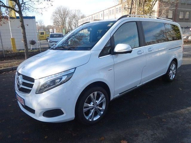 Weiß Gebraucht 2016 Mercedes 250 Avantgarde Van / Kleinbus | 30.928 € (Etwas zu teuer) - Bild 1/4