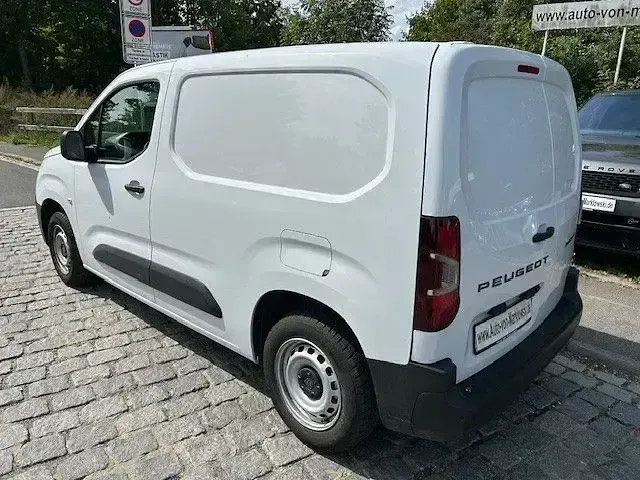 Gebraucht Peugeot Partner Premium 102 PS (75 kW) 2025 Andere Van / Kleinbus