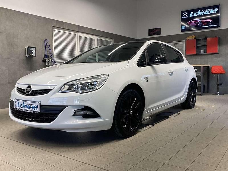Gebraucht Opel Astra Color Edition 140 PS (102 kW) 2013 Schneeweiss/summitwhite/arctic Limousine