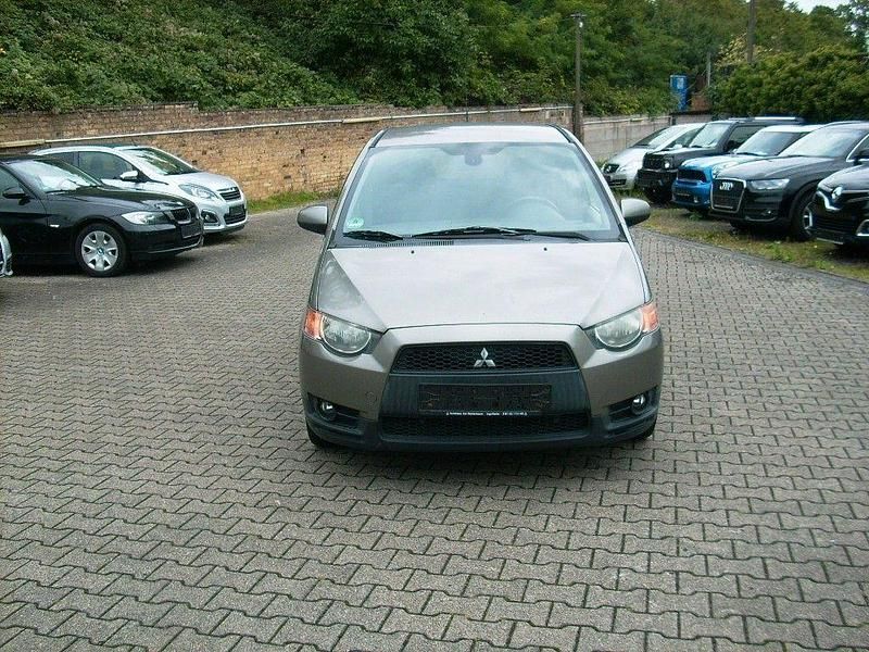 Braun Gebraucht 2009 Mitsubishi Colt Intense Van / Kleinbus | 2.299 € (Fairer Preis) - Bild 1/4