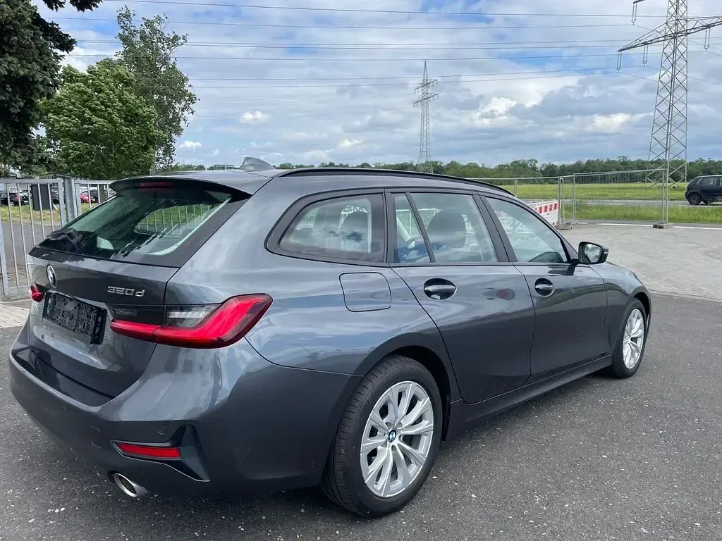 Gebraucht BMW 320 190 PS (139 kW) 2021 Grau Limousine