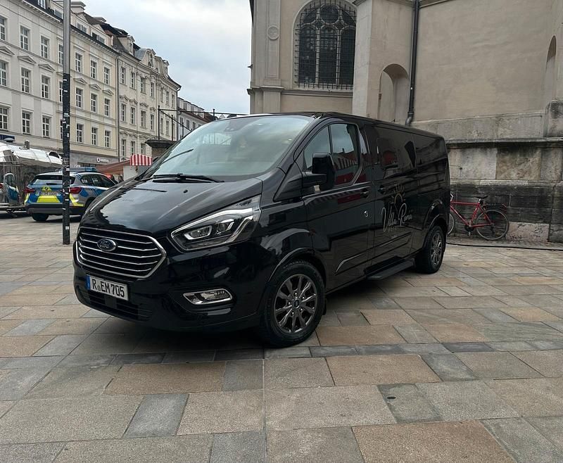 Schwarz Gebraucht 2021 Ford Tourneo Van / Kleinbus | 31.990 € (Fairer Preis) - Bild 1/4