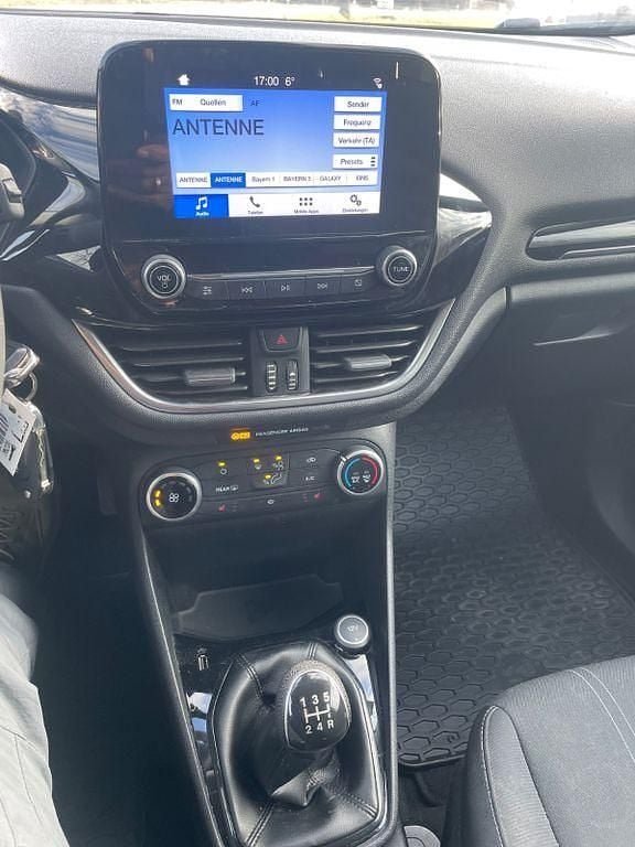 Gebraucht Ford Fiesta Cool & Connect 86 PS (63 kW) 2017 Schwarz Limousine