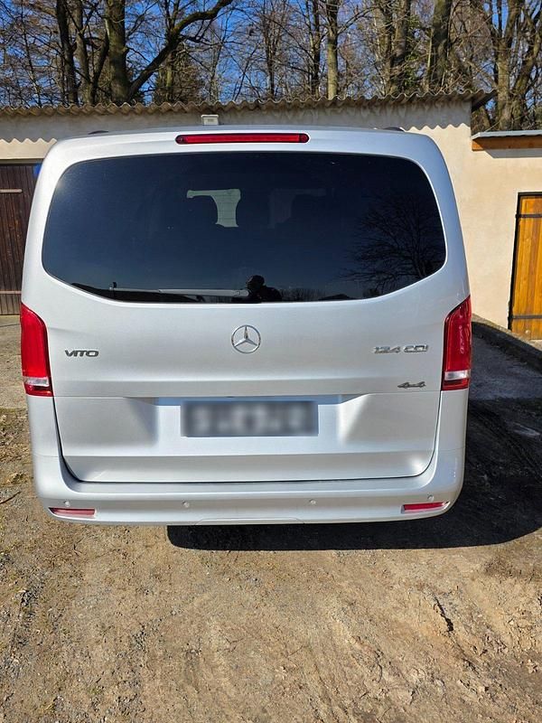 Gebraucht Mercedes Vito 237 PS (174 kW) 2022 Silber Van
