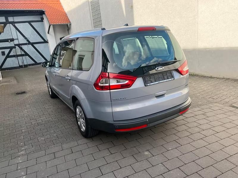 Grau Gebraucht 2011 Ford Galaxy Van / Kleinbus | 7.250 € - Bild 1/4