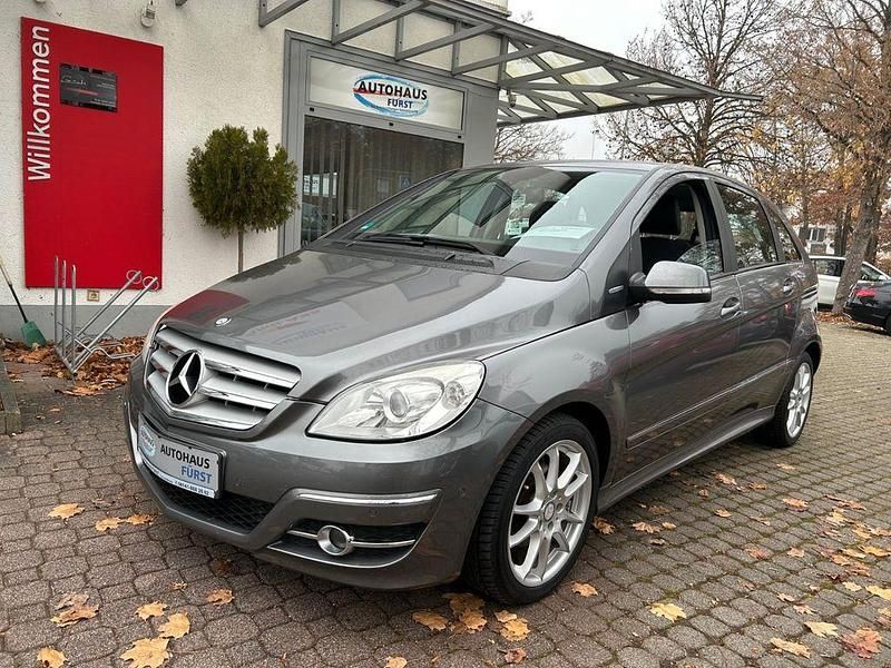 Grau Gebraucht 2010 Mercedes B180 Sport Van / Kleinbus | 5.900 € (Fairer Preis) - Bild 1/4