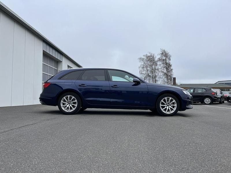 Gebraucht Audi A4 163 PS (119 kW) 2023 Navarrablau Kombi