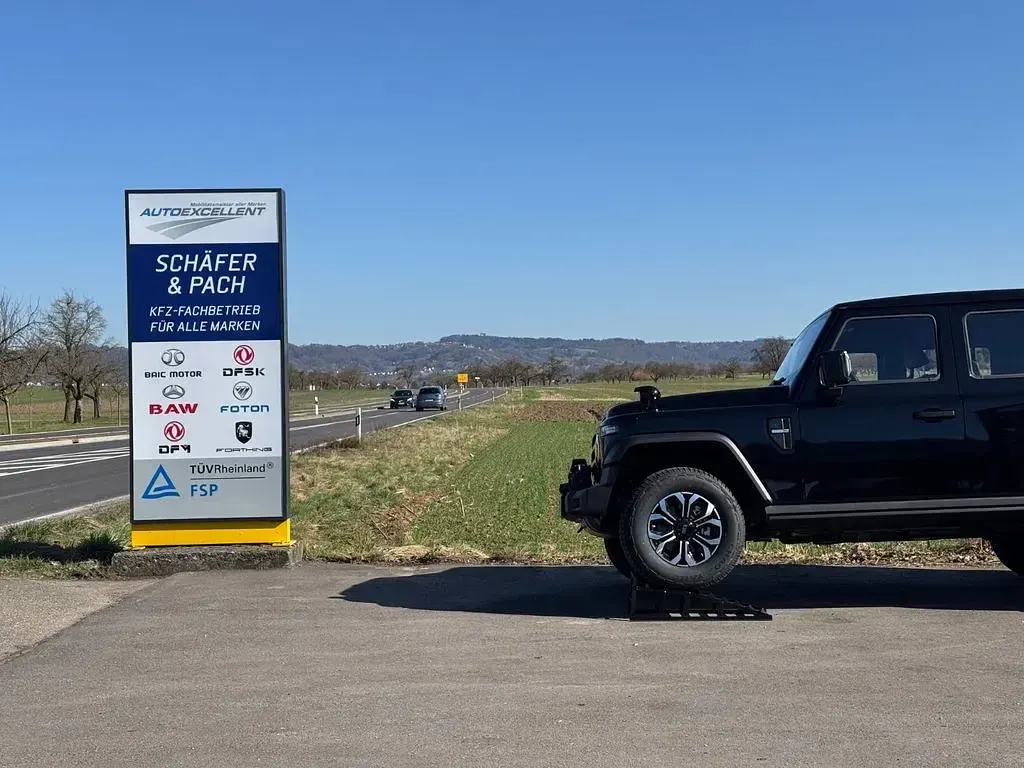 Neu BAW 212 166 PS (122 kW) 2026 Schwarz SUV