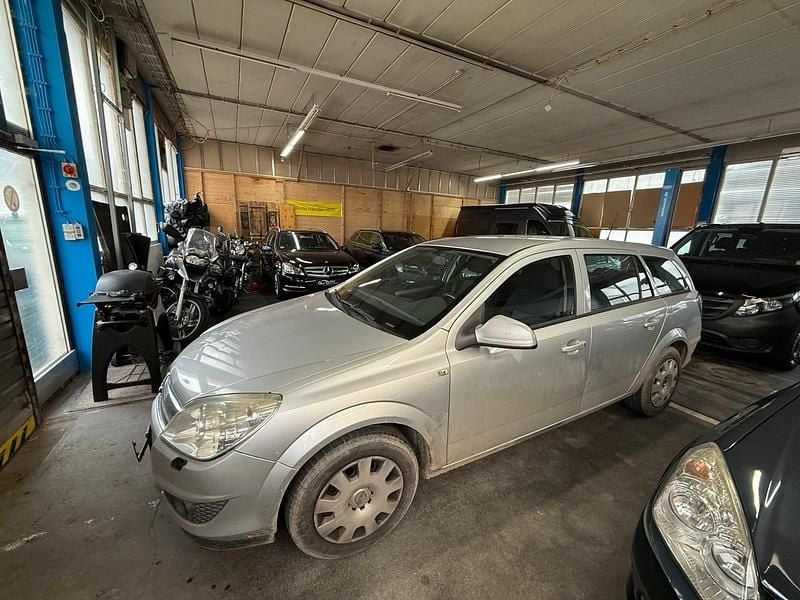 Gold Gebraucht 2010 Opel Astra Kombi | 2.600 € (Superpreis) - Bild 1/4