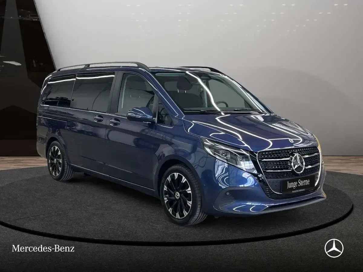 Gebraucht Mercedes V250 Style 190 PS (139 kW) 2025 Blau Van / Kleinbus