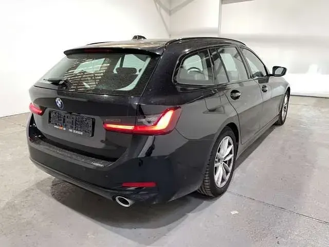 Gebraucht BMW 320 Sport Line 190 PS (139 kW) 2023 Saphirschwarz Kombi