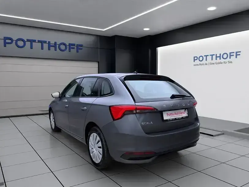 Gebraucht Skoda Scala Essence 116 PS (85 kW) 2024 Graphitegrau metallic Kleinwagen