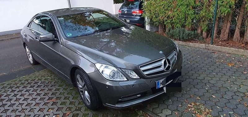 Grau Gebraucht 2013 Mercedes E200 Avantgarde Coupé | 14.150 € (Fairer Preis) - Bild 1/3