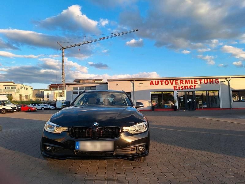 Schwarz Gebraucht 2019 BMW 320 Kombi | 19.900 € (Superpreis) - Bild 1/4